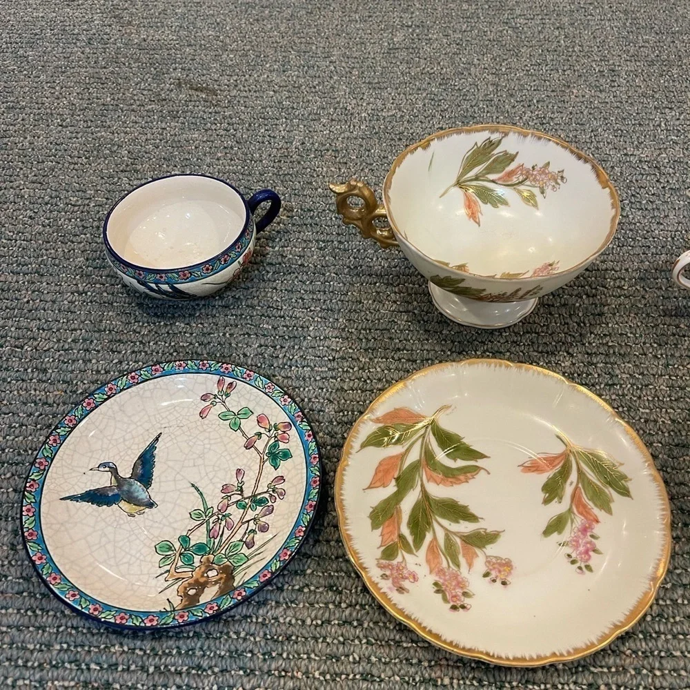 Bundle of 8 teacups and saucers